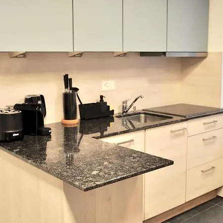 Modern Family In Center 因特拉肯