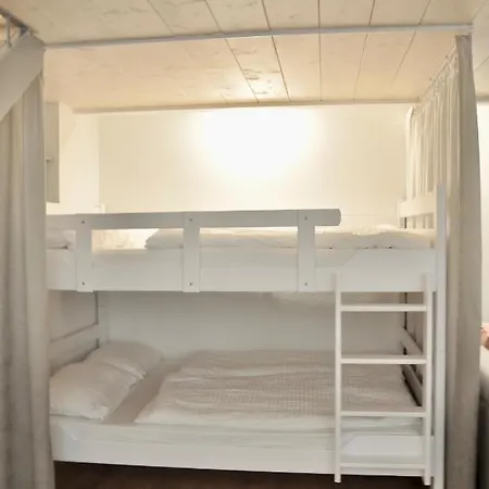 Modern Family In Center Interlaken